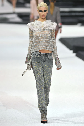 Illustration for article titled Chanel's Collection Clearly Influenced By Cruel Intentions